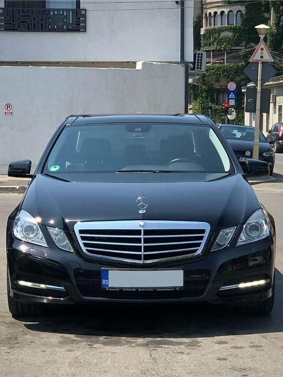 Second-hand Mercedes E250 204 CP (150 kW) 2011 Negru Berlinǎ