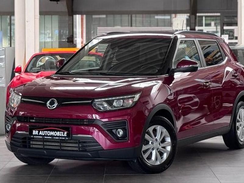 Rot Gebraucht 2019 Ssangyong Tivoli SUV | 13.990 € (Teuer) - Bild 1/4