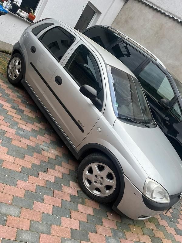 Second-hand Opel Corsa 75 CP (55 kW) 2002 Argintiu Hatchback