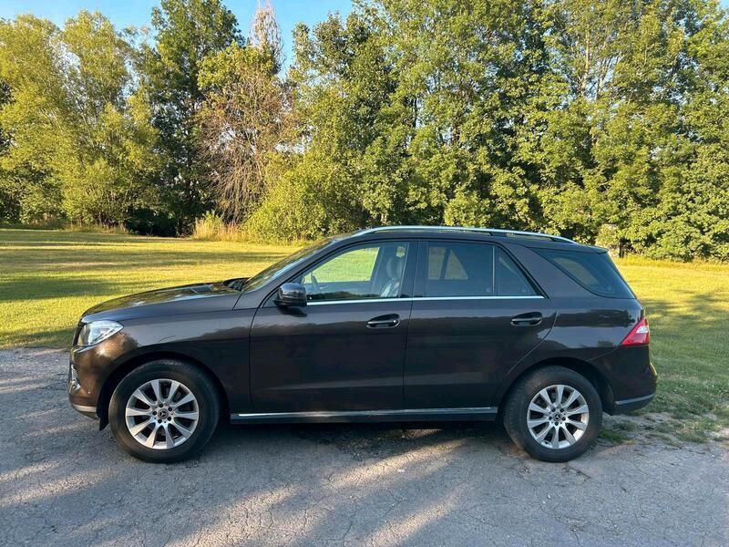 Braun Gebraucht 2012 Mercedes ML250 SUV | 14.500 € (Fairer Preis) - Bild 1/4