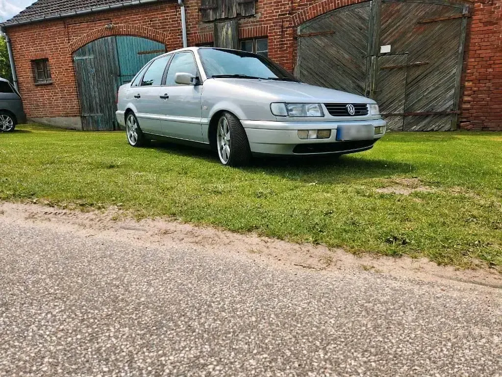 Gebraucht VW Passat 174 PS (127 kW) 1996 Silber Limousine