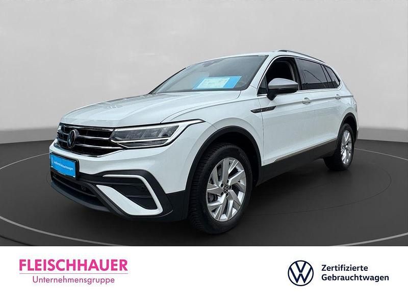 Weiss Gebraucht 2024 VW Tiguan Allspace Life SUV | 38.480 € (Fairer Preis) - Bild 1/4
