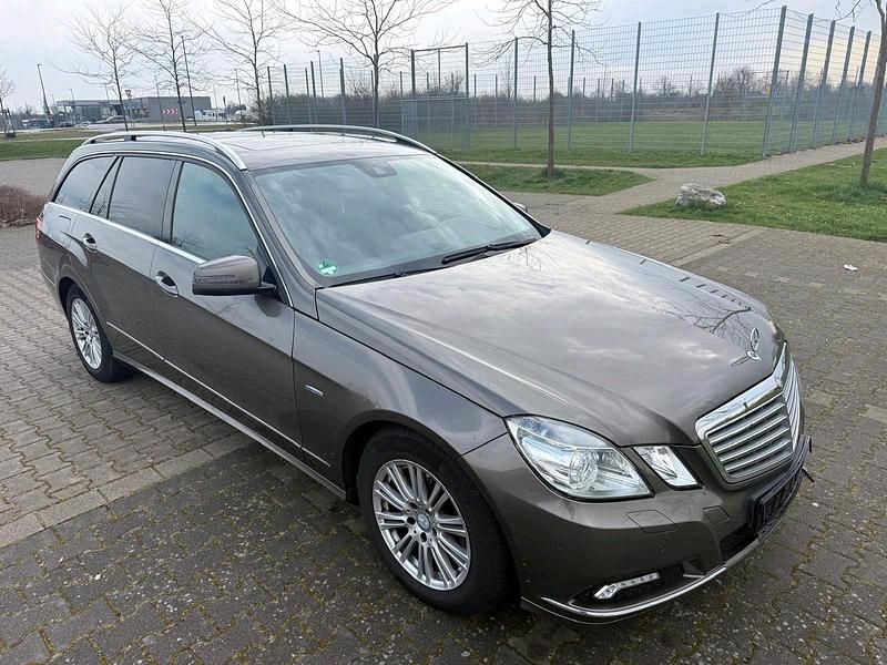 Gebraucht Mercedes E350 Elegance 292 PS (214 kW) 2010 Grau Kombi