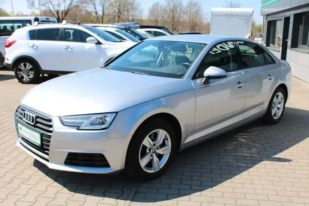Gebraucht Audi A4 Basis 150 PS (110 kW) 2016 Silber Limousine