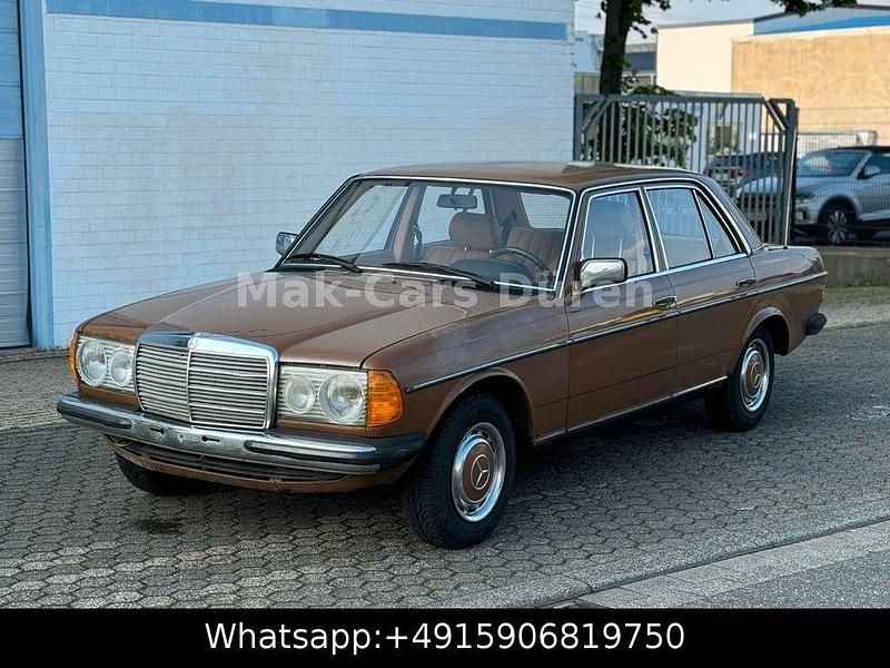Braun Gebraucht 1981 Mercedes 200 Limousine | 3.999 € - Bild 1/4