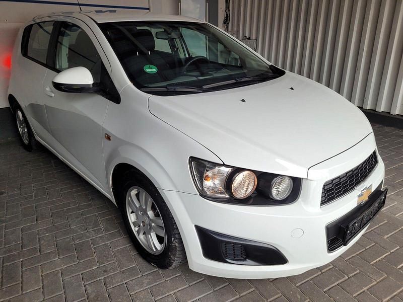 Weiß Gebraucht 2012 Chevrolet Aveo LT Kleinwagen | 6.500 € (Etwas zu teuer) - Bild 1/4