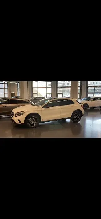 Gebraucht Mercedes GLA220 184 PS (135 kW) 2019 Weiß SUV