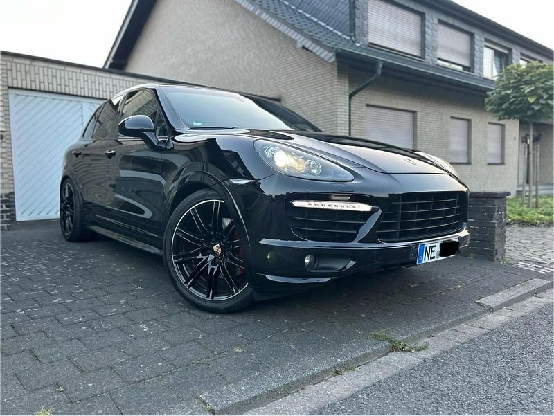 Schwarz Gebraucht 2013 Porsche Cayenne GTS SUV | 29.900 € (Guter Preis) - Bild 1/4