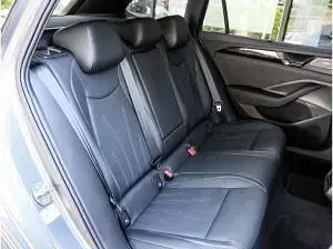 Gebraucht VW Passat 272 PS (200 kW) 2025 Grau (diabasgrau metallic) Kombi