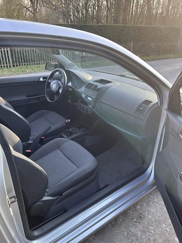 Gebraucht VW Polo 60 PS (44 kW) 2003 Silber Kleinwagen