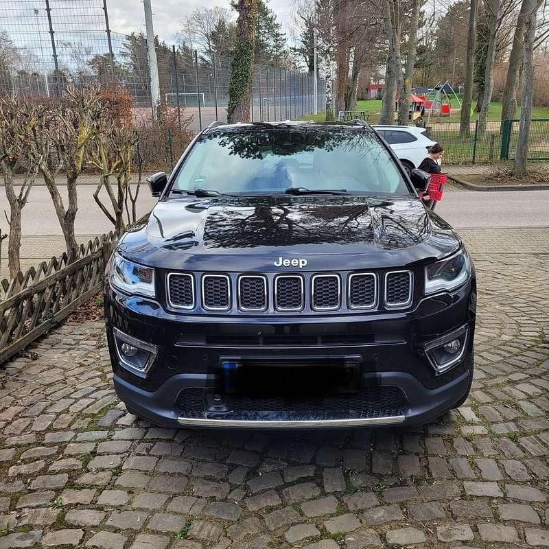 Gebraucht Jeep Compass Limited 170 PS (125 kW) 2019 Schwarz SUV