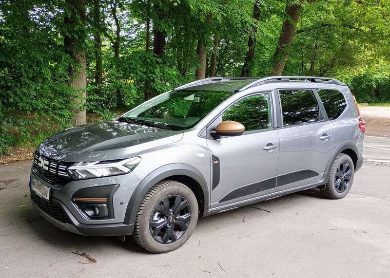 Grau Gebraucht 2023 Dacia Jogger Extreme Kombi | 22.500 € (Guter Preis) - Bild 1/4