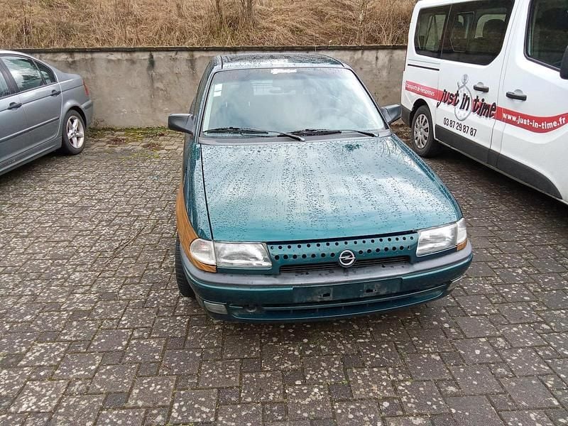 Grün Gebraucht 1997 Opel Astra Kleinwagen | 490 € (Superpreis) - Bild 1/4