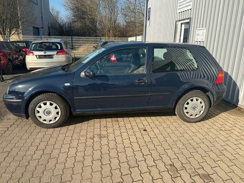 Gebraucht VW Golf IV Basis 102 PS (75 kW) 2001 Blau Limousine