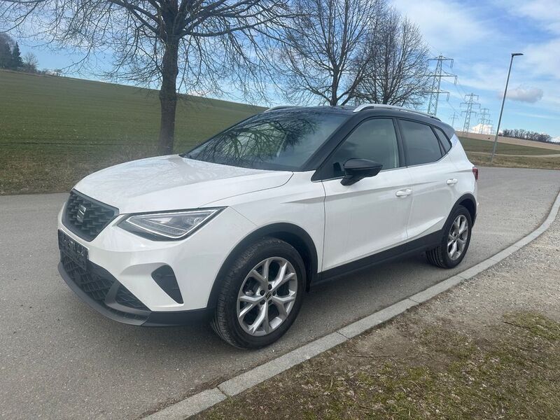 Weiß Neu 2025 Seat Arona FR SUV | 25.390 € (Fairer Preis) - Bild 1/4