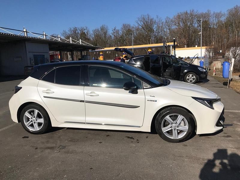 Gebraucht Toyota Corolla Hybrid 152 PS (111 kW) 2020 Weiß Limousine