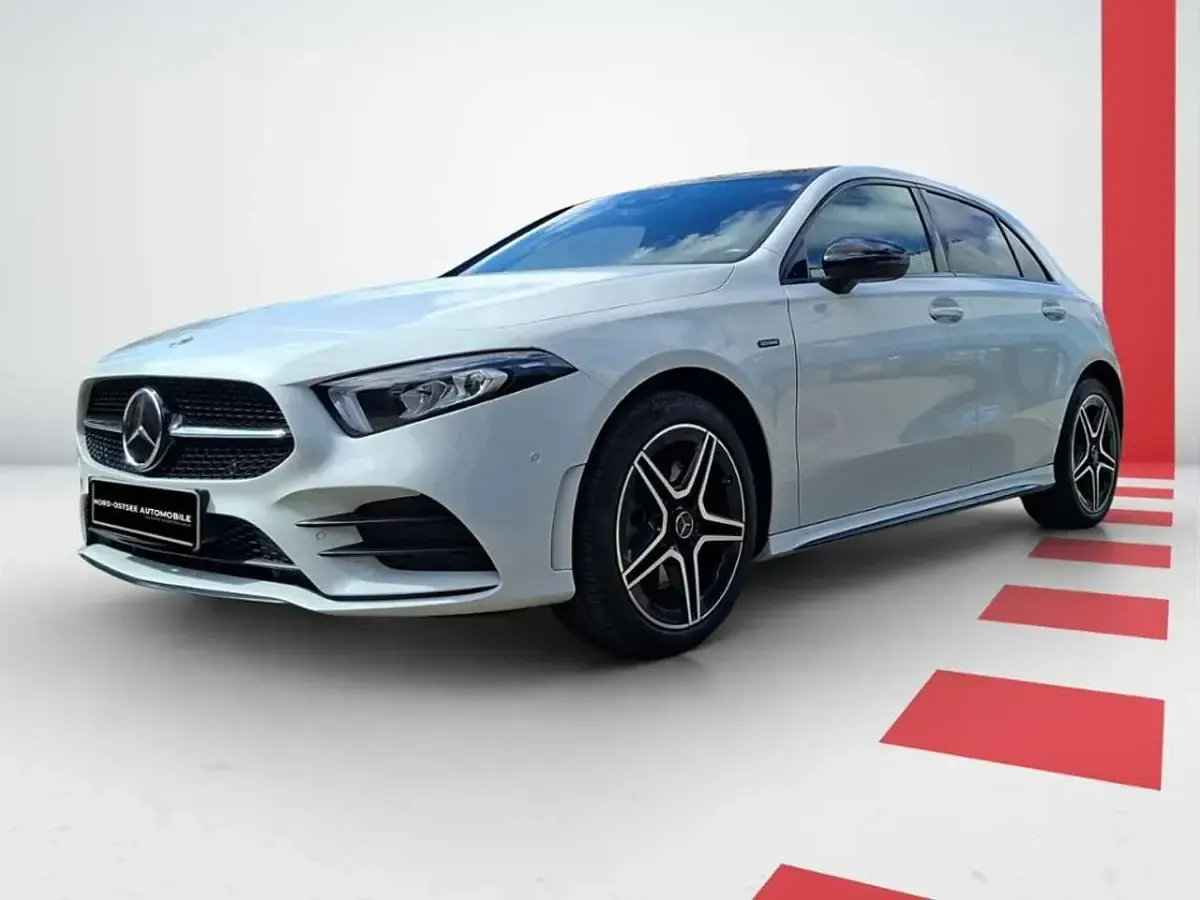 Gebraucht Mercedes A250 Edition 160 PS (117 kW) 2021 Digitalweiß Limousine