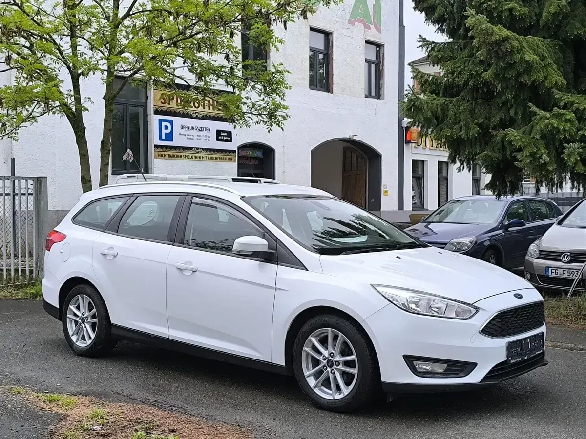 Gebraucht Ford Focus Business Edition 120 PS (88 kW) 2015 Weiß Kombi