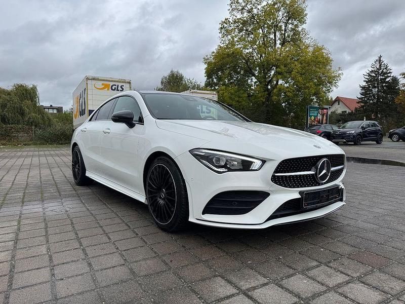 Weiß Gebraucht 2021 Mercedes CLA200 AMG Limousine | 30.999 € (Etwas zu teuer) - Bild 1/4