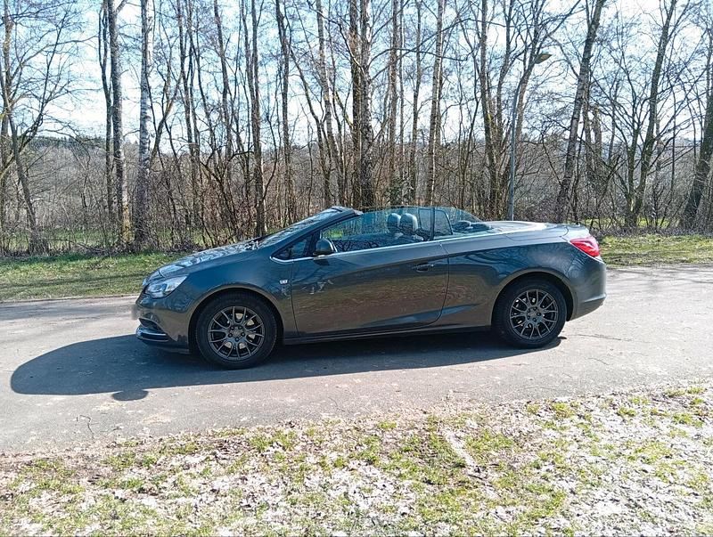 Gebraucht Opel Cascada 146 PS (107 kW) 2015 Grau Cabrio