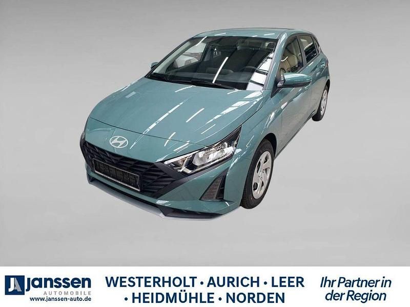 Mangrove green Gebraucht 2025 Hyundai i20 Select Limousine | 18.790 € (Teuer) - Bild 1/2