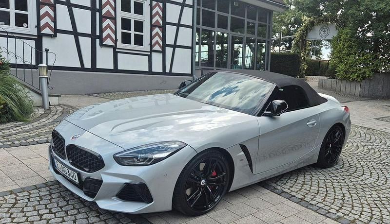Silber Gebraucht 2023 BMW Z4 M Sport Cabrio | 50.340 € (Fairer Preis) - Bild 1/4
