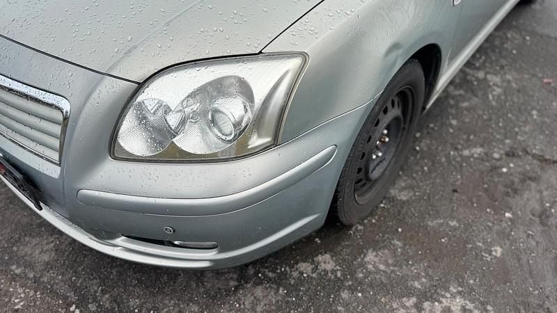 Gebraucht Toyota Avensis T2 163 PS (119 kW) 2004 Silber Kombi