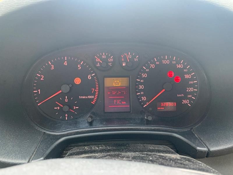 Second-hand Audi A3 101 CP (74 kW) 1999 Albastru Hatchback