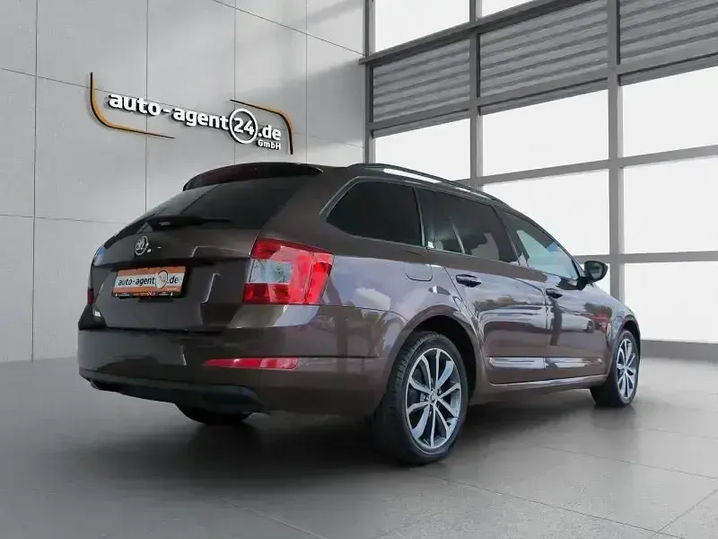 Gebraucht Skoda Octavia 180 PS (132 kW) 2013 Topaz braun metallic (lf8z) Kombi