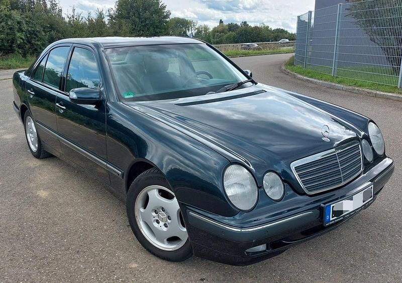 Blau Gebraucht 2000 Mercedes 320 Limousine | 5.800 € (Fairer Preis) - Bild 1/4