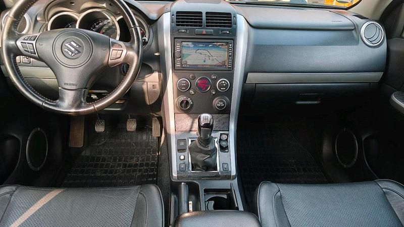 Gebraucht Suzuki Grand Vitara 127 PS (93 kW) 2010 Grau SUV