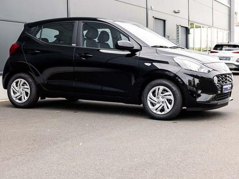 Gebraucht Hyundai i10 Select 67 PS (49 kW) 2022 Schwarz Kleinwagen