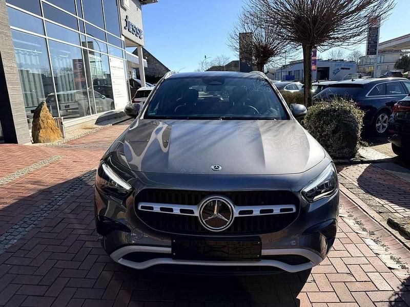 Gebraucht Mercedes GLA200 163 PS (119 kW) 2024 Mountaingrau  met. (metallic) SUV