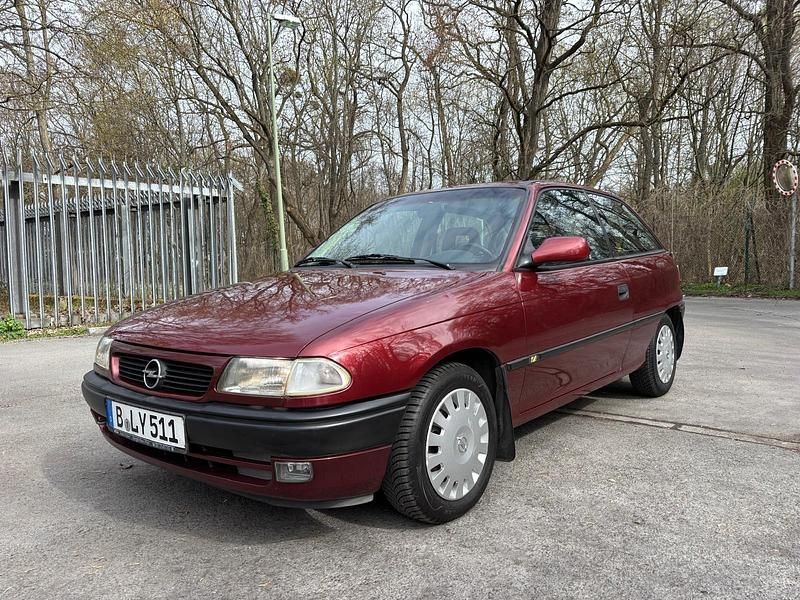 Gebraucht Opel Astra 100 PS (73 kW) 1995 Rot Kleinwagen