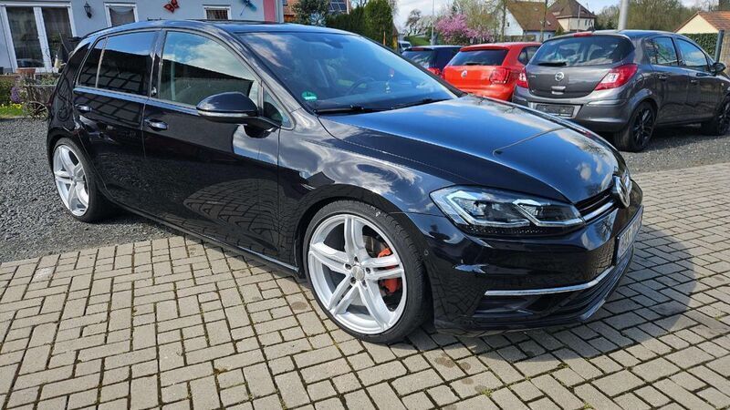 Schwarz Gebraucht 2017 VW Golf VII Sound Limousine | 17.900 € (Fairer Preis) - Bild 1/4