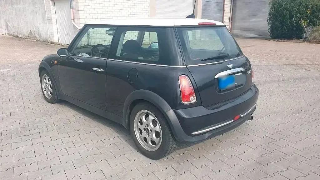 Używany Mini Cooper 116 KM (85 kW) 2004 Czarny Hatchback
