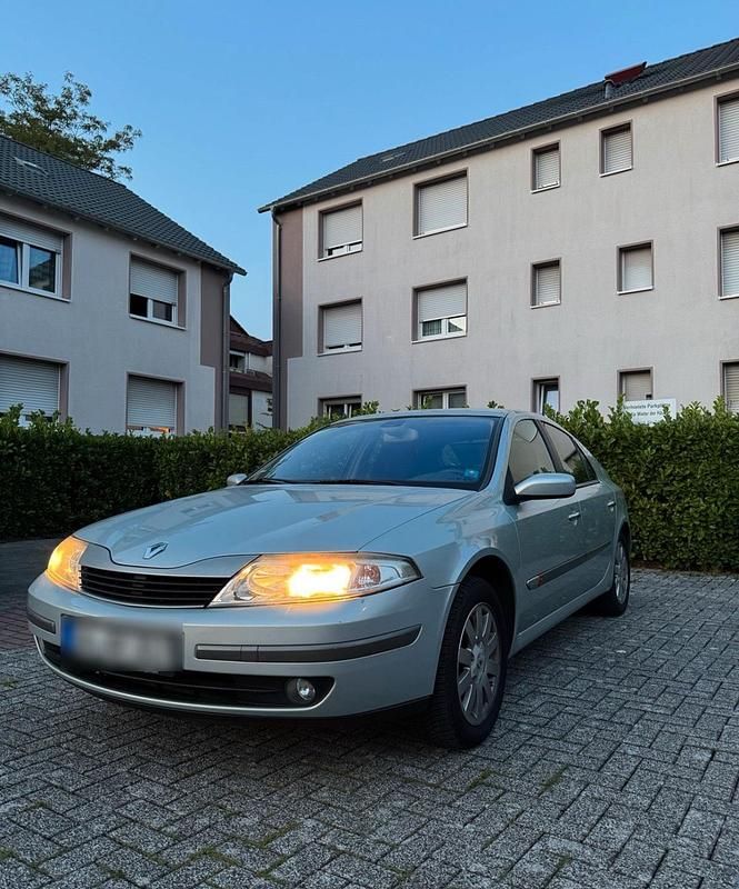 Silber Gebraucht 2002 Renault Laguna II Limousine | 1.200 € (Fairer Preis) - Bild 1/4