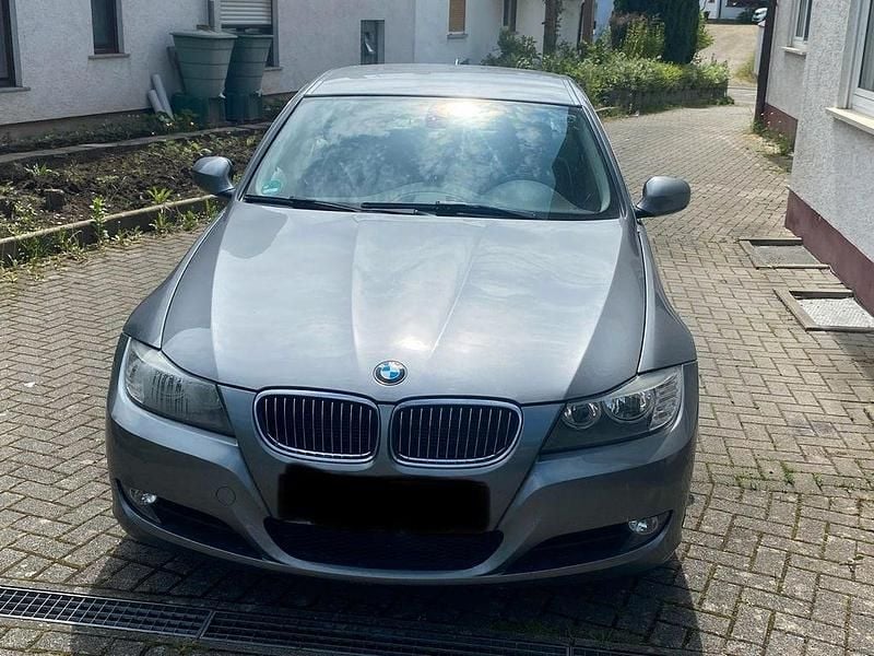 Grau Gebraucht 2011 BMW 325 Limousine | 5.500 € (Guter Preis) - Bild 1/4