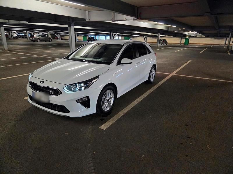 Gebraucht Kia Ceed 136 PS (100 kW) 2021 Weiß Kleinwagen