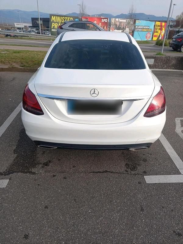 Gebraucht Mercedes C300 258 PS (189 kW) 2019 Weiß Limousine
