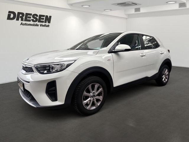 Ud) schneeweiss (weiss Gebraucht 2020 Kia Stonic Edition 7 SUV | 14.480 € (Fairer Preis) - Bild 1/4