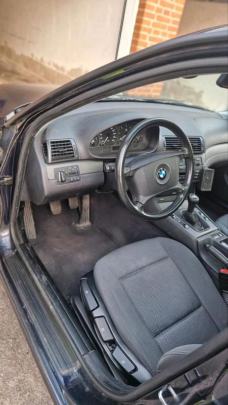 Gebraucht BMW 320 150 PS (110 kW) 2003 Blau Limousine