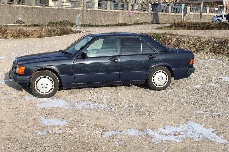 Blau Gebraucht 1992 Mercedes 190 Limousine | 2.000 € - Bild 1/4