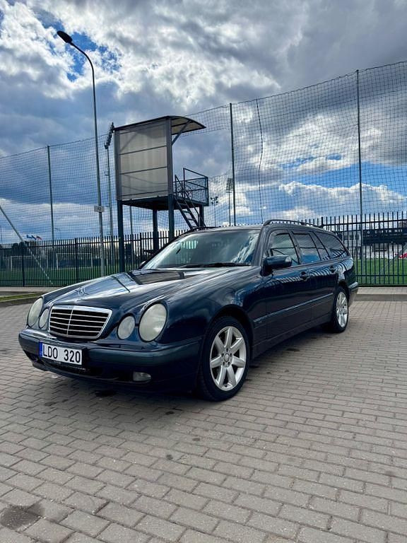 Gebraucht Mercedes E320 Classic 197 PS (144 kW) 2002 Schwarz Limousine