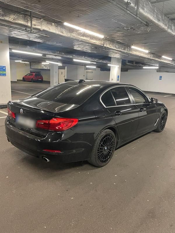 Schwarz Gebraucht 2017 BMW 530 Limousine | 18.100 € (Superpreis) - Bild 1/4