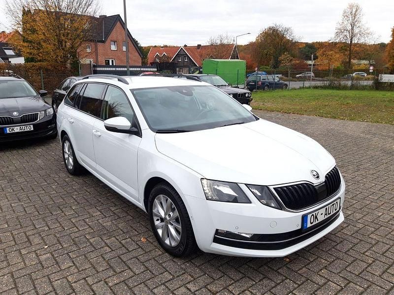 Weiß Gebraucht 2020 Skoda Octavia Style Kombi | 13.980 € (Guter Preis) - Bild 1/4