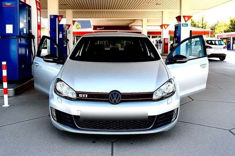 Grau Gebraucht 2008 VW Golf VI Sport Kleinwagen | 6.500 € (Guter Preis) - Bild 1/4