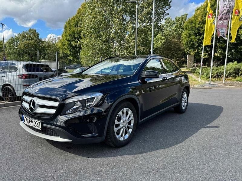 Schwarz Gebraucht 2016 Mercedes GLA200 SUV | 13.900 € (Guter Preis) - Bild 1/4