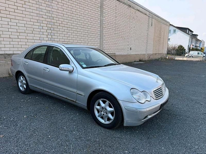 Gebraucht Mercedes C220 143 PS (105 kW) 2002 Silber Limousine
