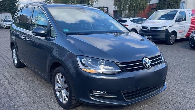Grau Gebraucht 2020 VW Sharan Highline Van / Kleinbus | 25.500 € (Guter Preis) - Bild 1/4